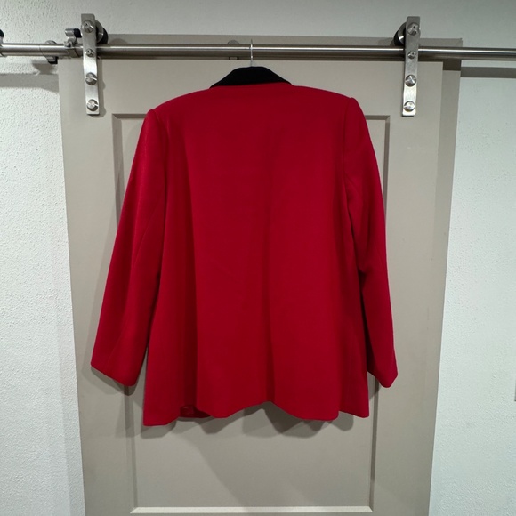 Sag Harbor Red Wool Blazer with Black Velvet Collar - Women’s Size 14, Pre-Owned - Picture 12 of 12